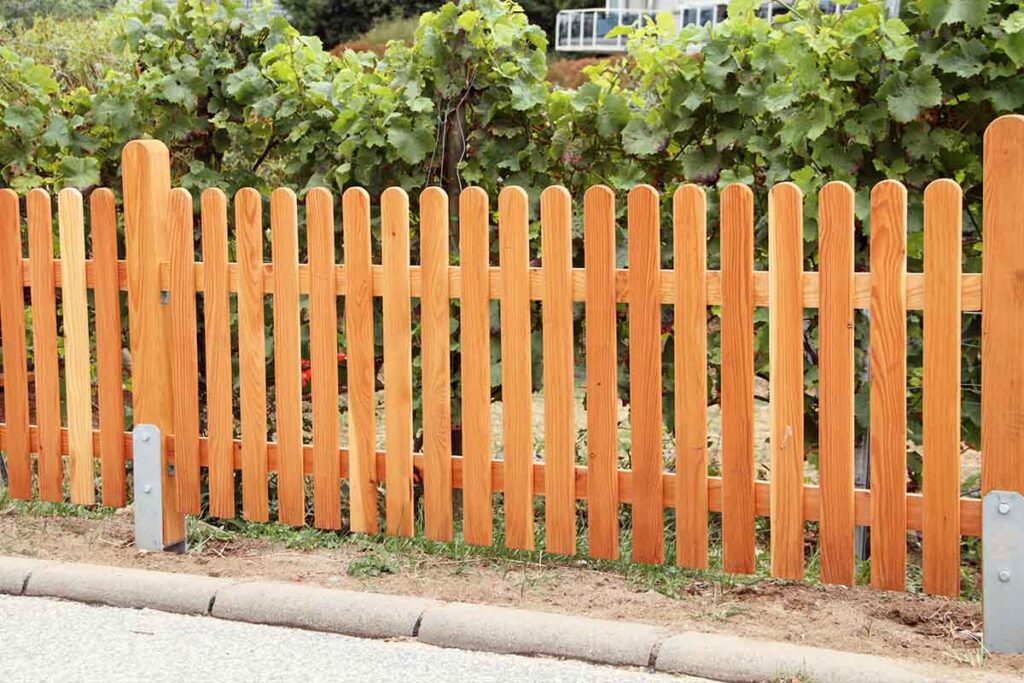 SchrittfürSchritt Den perfekten Holzzaun selber bauen